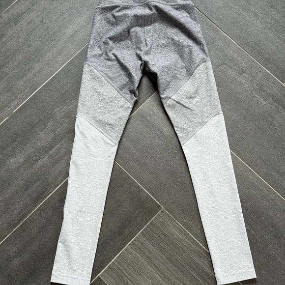 Outdoor Voices Colorblock Gray 7/8 Leggings XS - Picture 3 of 4